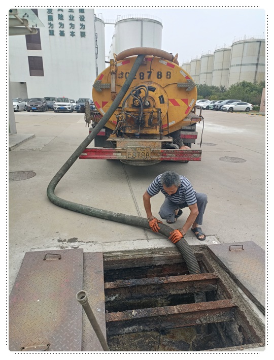 黄竹镇隔油池清掏