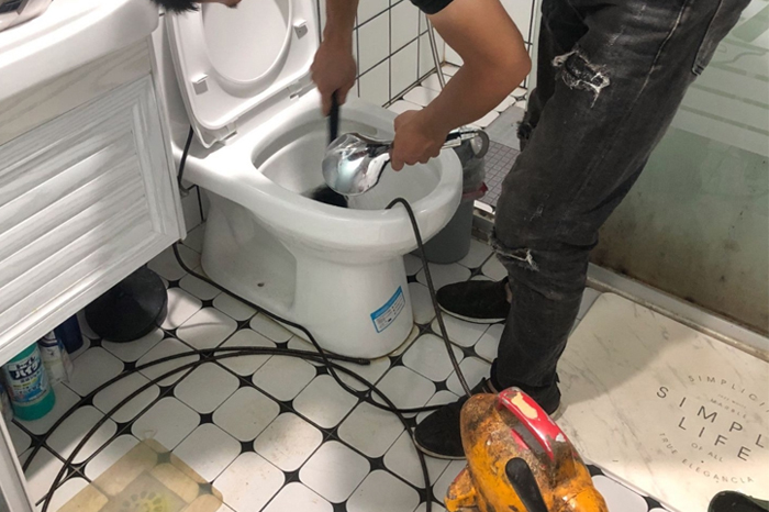 黄竹镇马桶堵塞自己疏通还是找师傅？专业上门服务让你省时更省心